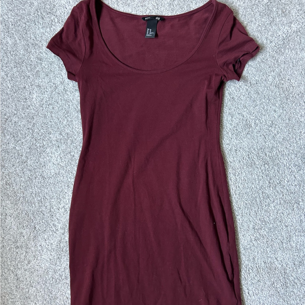 H&M Burgundy Short Sleeve Fitted Tee Dress Casual Basic